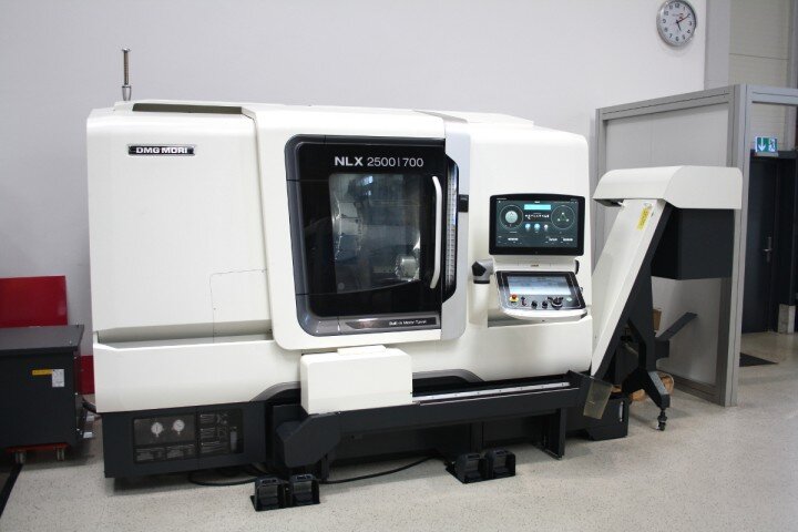 Drehmaschine mit angetriebenen Werkzeugen DMG MORI NLX 2500SY-700